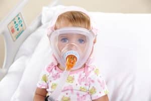 Patient pédiatrique portant un masque Philips Performax